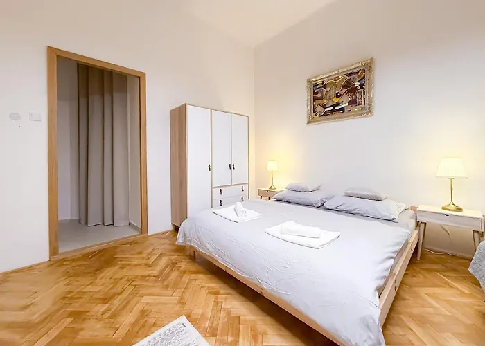 Picasso Xxl 100m2 Prague