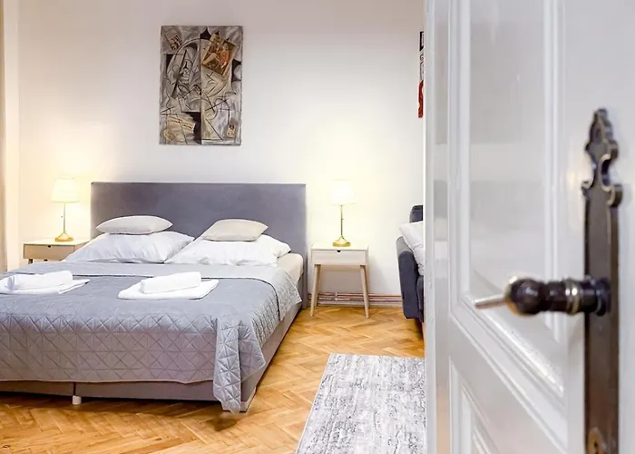 Picasso Xxl 100m2 Prague